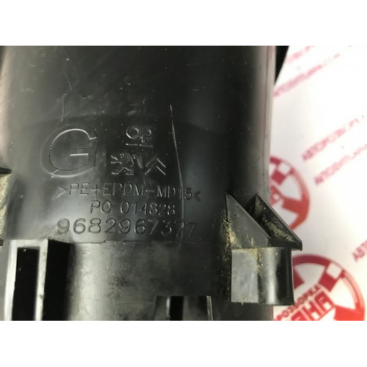 Рамка противотуманки правая Peugeot Partner B9 2008- 9682967277